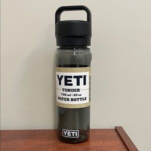 YETI Gray Yonder Water Bottle 750 ml